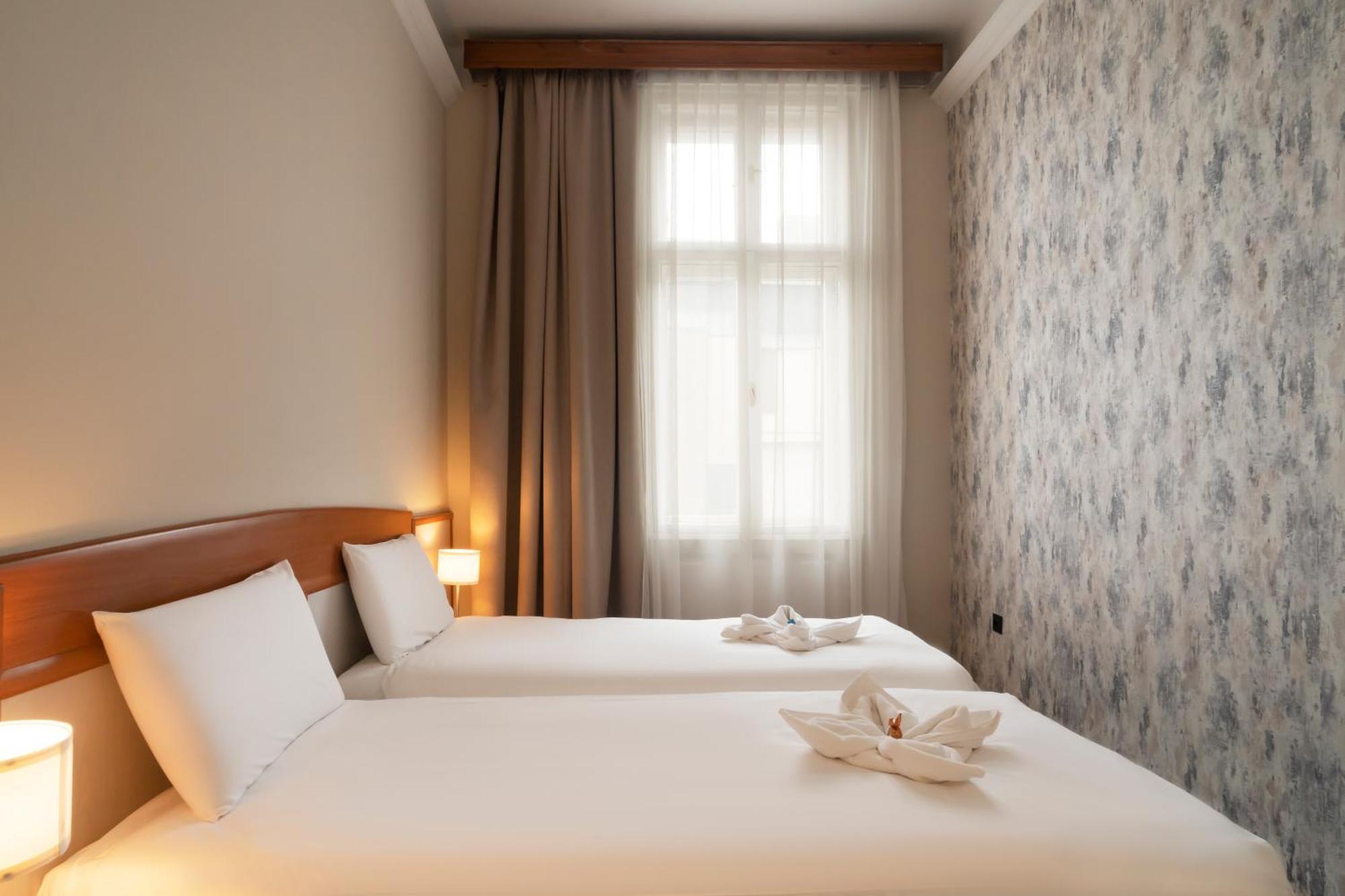 Korona Hotel Nyiregyhaza Bagian luar foto
